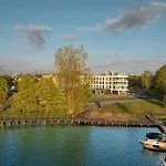 Lake House- Aparthotel Nad Zatoka アパートホテル