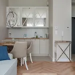 Lake House- Aparthotel Nad Zatoka アパートホテル 4*