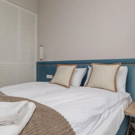 Nad Zatoka- Elliot- Plaza Miejska Olštýn